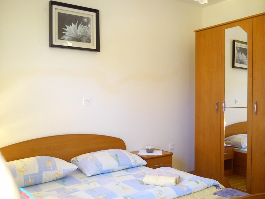 Milutinov Dvor Apartments 브르시 외부 사진