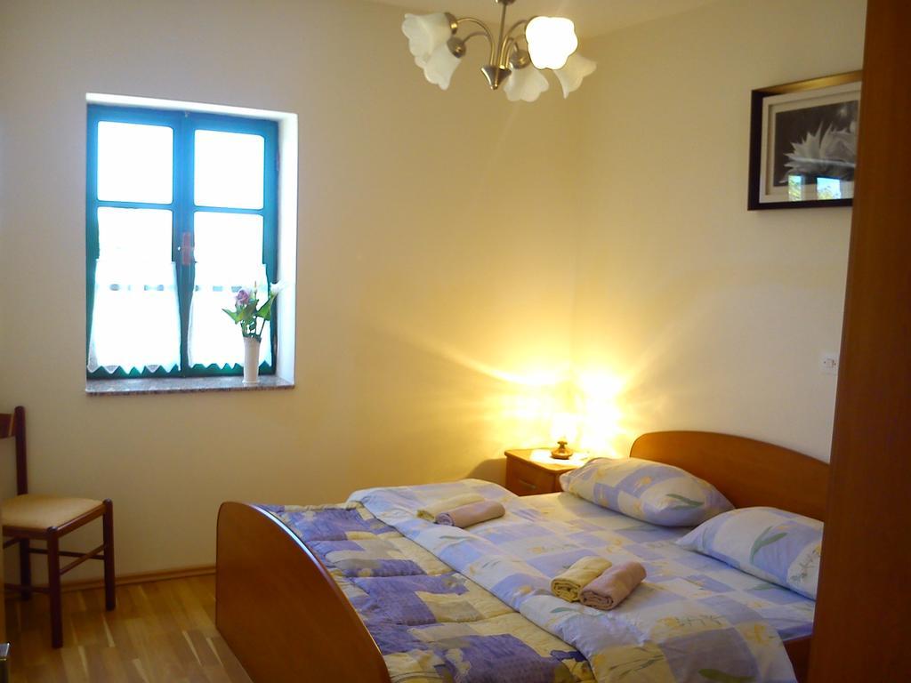 Milutinov Dvor Apartments 브르시 외부 사진