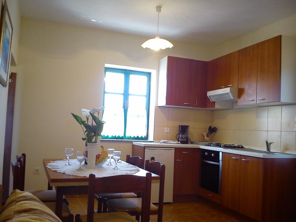 Milutinov Dvor Apartments 브르시 외부 사진