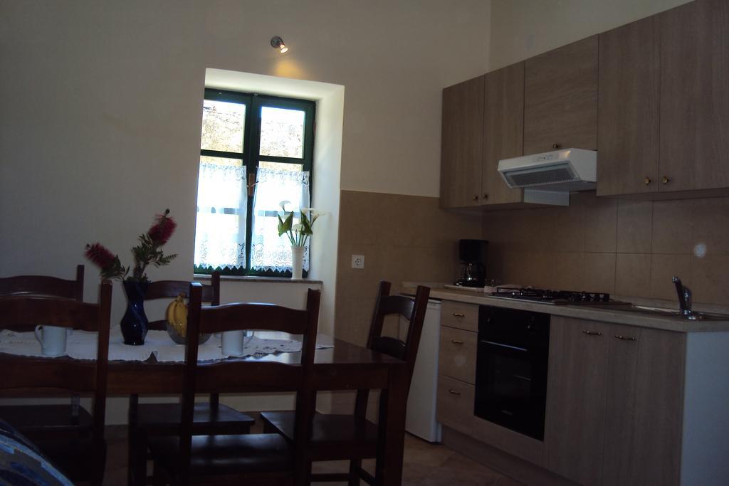 Milutinov Dvor Apartments 브르시 외부 사진