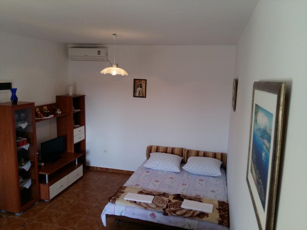 Milutinov Dvor Apartments 브르시 외부 사진