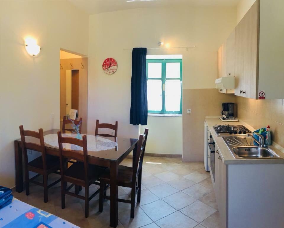 Milutinov Dvor Apartments 브르시 외부 사진